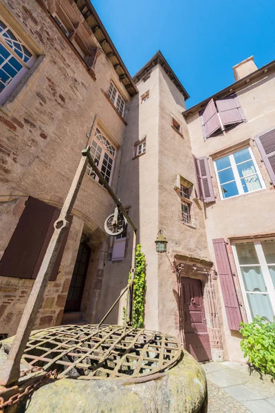 Middeleeuwse binnenplaats in Rodez, Frankrijk — Stockfoto