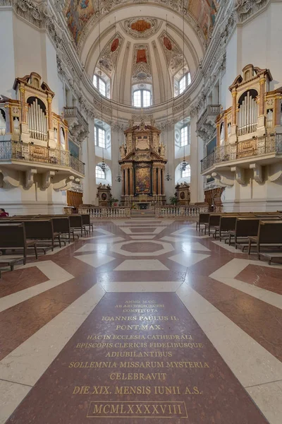 De Dom van Salzburg (Salzburger Dom) in Salzburg, Oostenrijk — Stockfoto