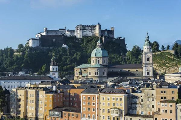 Замок Хоэнзальцбург (Festung Hohensalzburg) в Зальцбурге, Австрия — стоковое фото