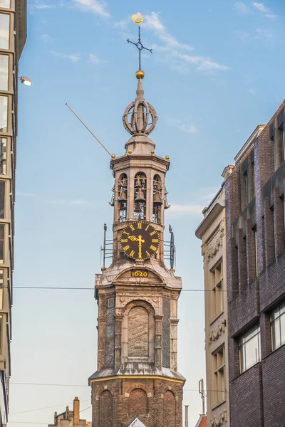 De Munttoren toren in Amsterdam, Nederland. — Stockfoto