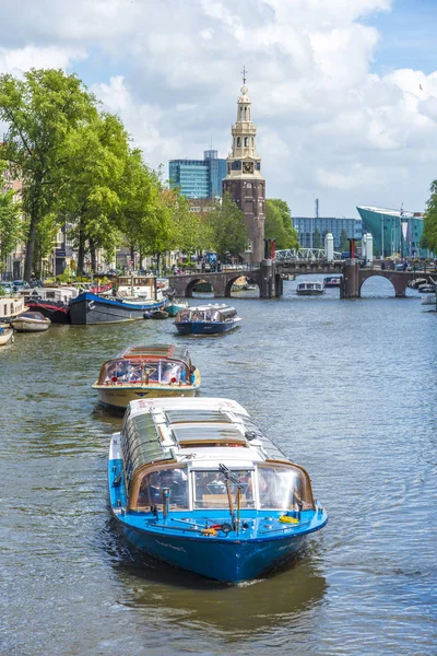 Torre Montelbaanstoren en Amsterdam, Países Bajos . — Foto de Stock