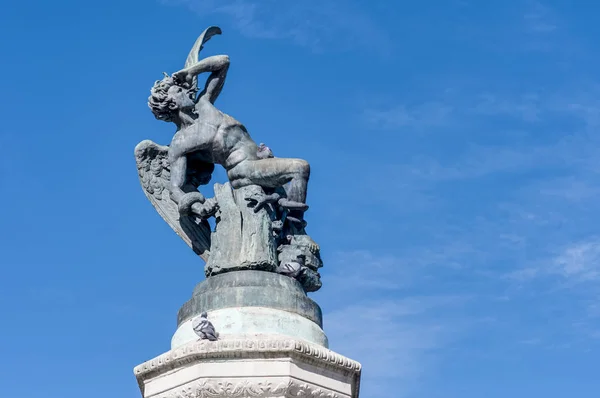 Fontänen av den fallna ängeln i Madrid, Spanien. — Stockfoto