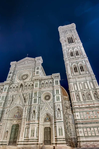 De basilica di santa maria del fiore in florence, Italië — Stockfoto