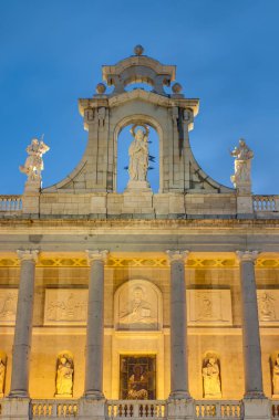 Madrid, İspanya 'daki Almudena Katedrali.
