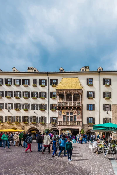 Zlatá střecha v Innsbrucku, Rakousko. — Stock fotografie