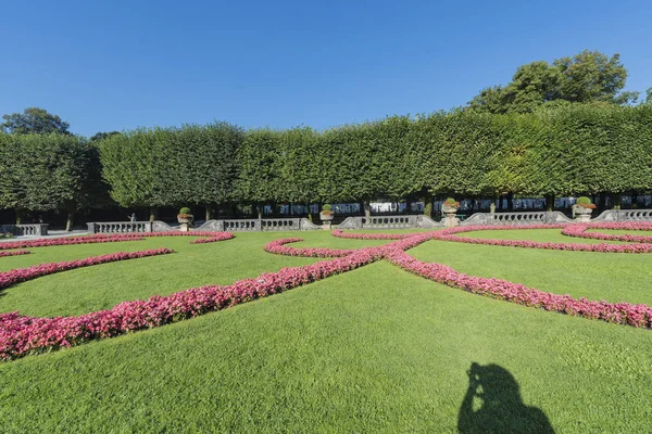 米拉贝尔花园 (Mirabellgarten) 在奥地利萨尔茨堡 — 图库照片