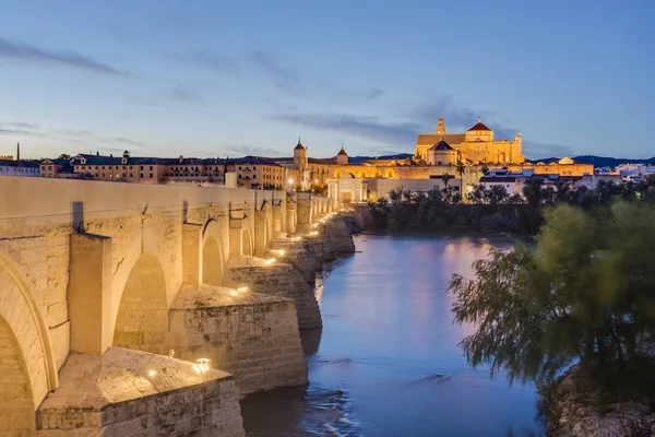 Jembatan Romawi di Cordoba, Andalusia, Spanyol selatan . — Stok Foto