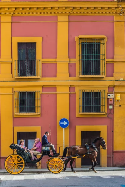 Endülüs' te Sevilla' da at arabası, İspanya — Stok fotoğraf