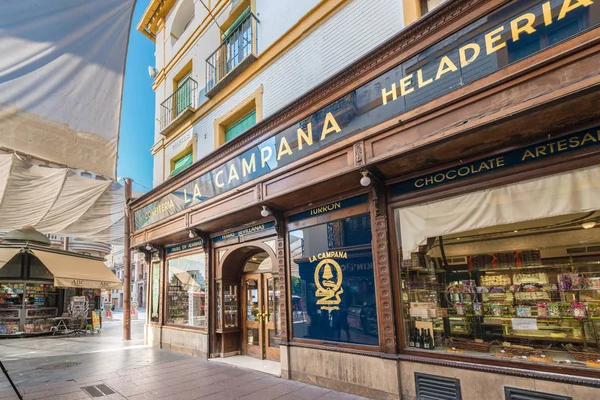 Produtos de confeitaria em Sevilha, Andaluzia, Espanha . — Fotografia de Stock