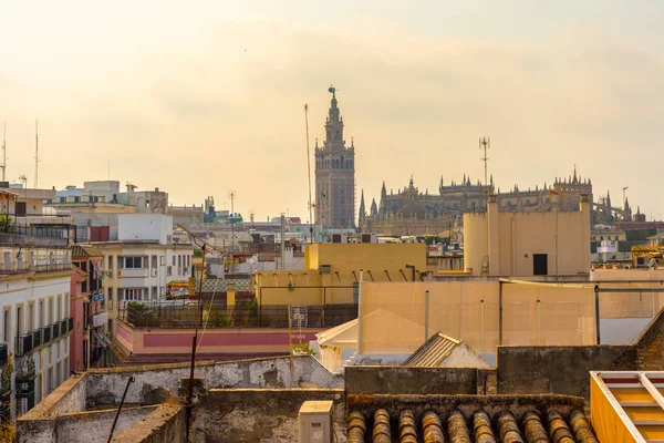 Endülüs'te Sevilla şehrinde Giralda, İspanya. — Stok fotoğraf