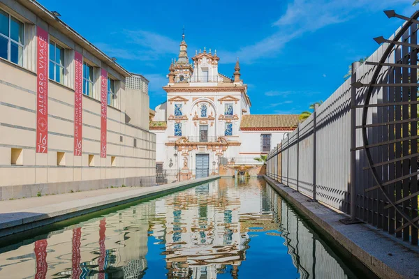 De kerk en het ziekenhuis van Santa Caridad in Sevilla, Andalusië, — Stockfoto