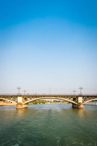 Trianabrücke in Sevilla, Spanien. — Stockfoto