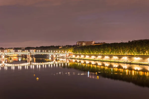 La Garonne passando per Tolosa, Francia — Foto Stock