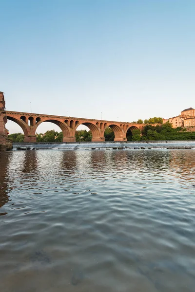 Alte brücke in albi, frankreich — Stockfoto