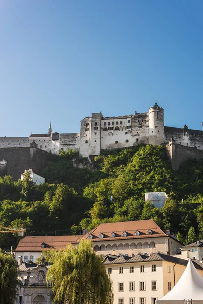 Fästningen Hohensalzburg Castle (Festung Hohensalzburg) i Salzburg, Austri — Stockfoto