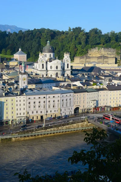 Universiteit kerk (Kollegienkirche) in Salzburg, Oostenrijk — Stockfoto