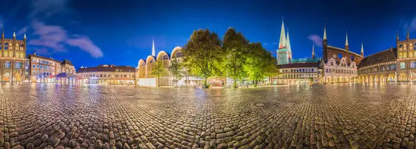 Plaza del mercado en Luebeck, Alemania . — Foto de Stock