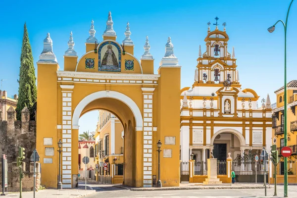 A porta da Macarena em Sevilha, Espanha . — Fotografia de Stock