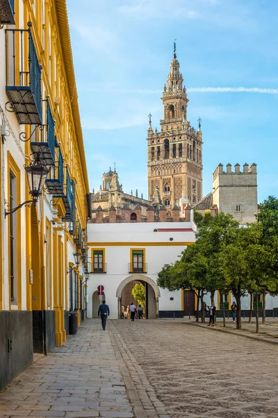 Sevilla, İspanya'daki Patio de Banderas.