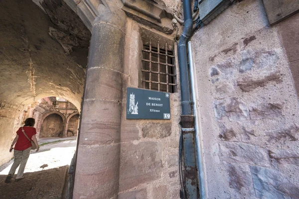 Cortile medievale di Rodez, Francia — Foto Stock