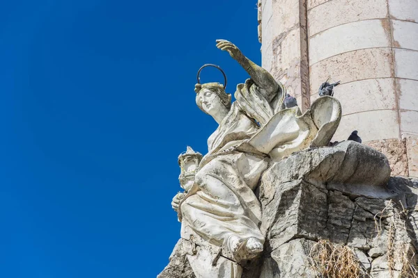 Statua Saint Raphael triumf w Kordoba, Hiszpania. — Zdjęcie stockowe