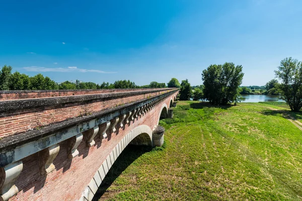 Canal de Garonne in Moissac, Frankrijk — Stockfoto