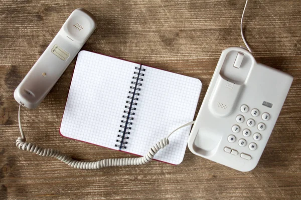 Vieux Téléphone Gris Carnet Vierge Sur Table Bois Vue Dessus — Photo