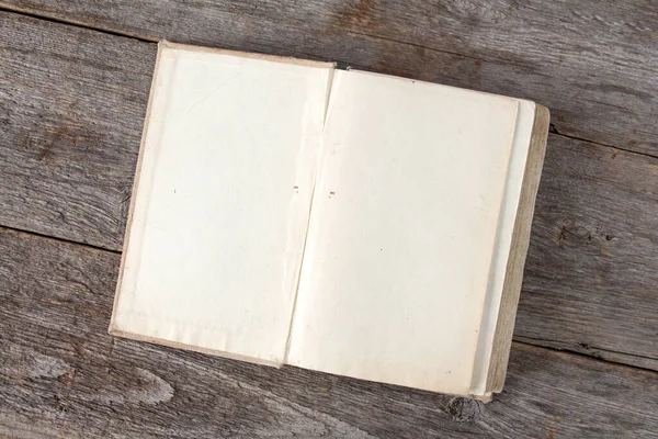 Open Vintage Boek Oude Houten Achtergrond Met Kopieerruimte — Stockfoto