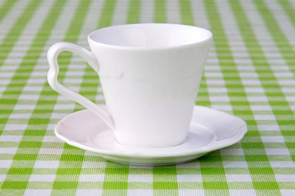 Leere Tasse Auf Der Karierten Tischdecke — Stockfoto