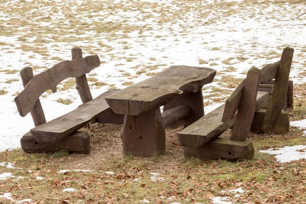Tavolo Picnic Legno Con Panche Nel Parco Invernale — Foto Stock