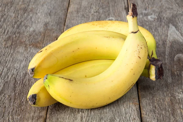 Bunch Bananer Grå Trä Bakgrund — Stockfoto