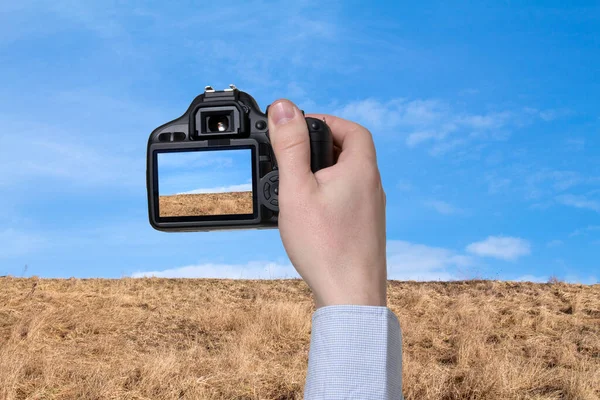 Digitális Fényképezőgép Kezében Tájkép — Stock Fotó