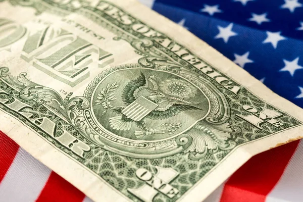Ein Dollar Schein Über Der Flagge Der Vereinigten Staaten — Stockfoto