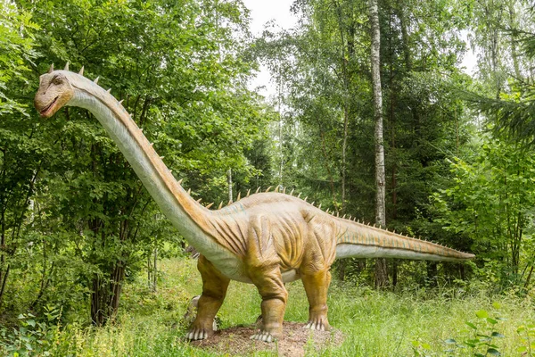 Statua Dinosauro Realistico Una Foresta Selvaggia — Foto Stock