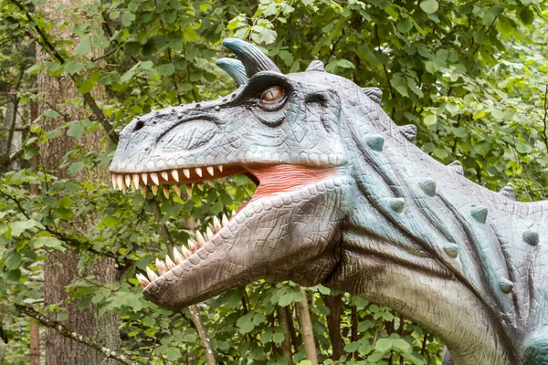 Крупный План Головы Динозавра Открытым Ртом — стоковое фото