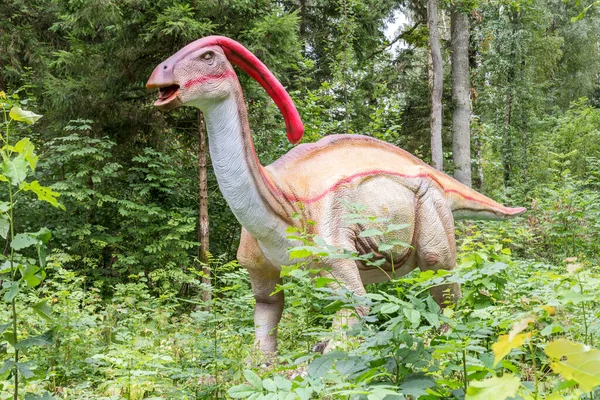 Grande Estátua Dinossauro Parasaurolophus Uma Floresta — Fotografia de Stock