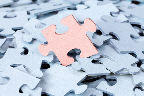 Jigsaw Puzzle Pile Démarquer Concept Foule Être Différent — Photo
