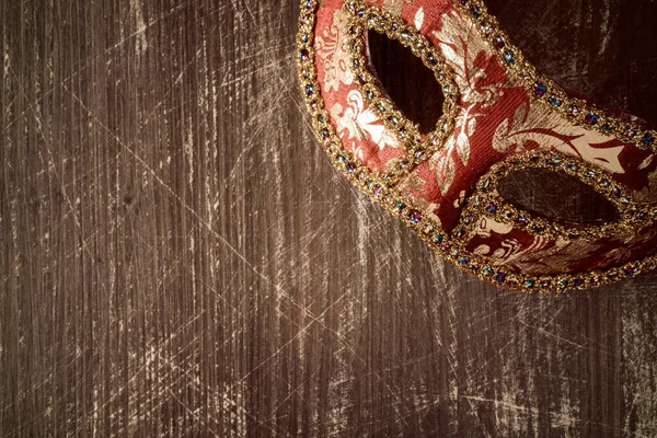 Karnawał Wenecka Maska Ciemnym Drewnianym Tle — Zdjęcie stockowe