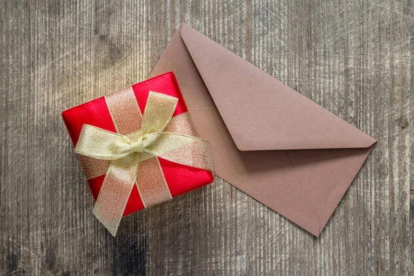 Cadeau Boîte Cadeau Enveloppe Sur Table — Photo