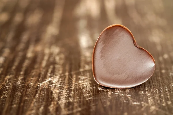 Postre Corazón Chocolate Sobre Fondo Madera — Foto de Stock