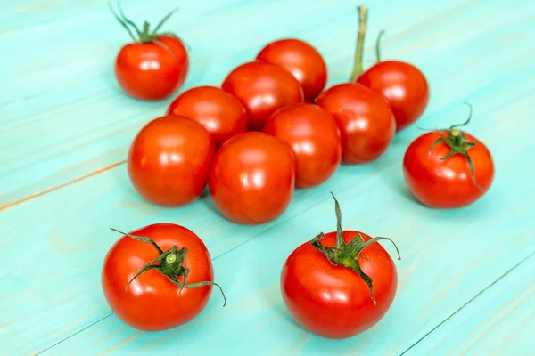 Tomates Cereja Fundo Madeira Azul — Fotografia de Stock