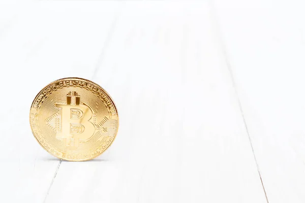Bitcoin Dourado Fundo Madeira Branco — Fotografia de Stock