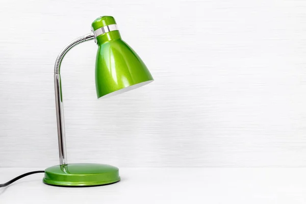 Groene Lamp Houten Bureau Met Kopieerruimte — Stockfoto
