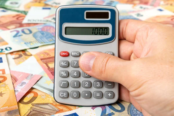 Empresario Con Calculadora Cuenta Dinero Concepto Ahorro Finanzas Economía —  Fotos de Stock