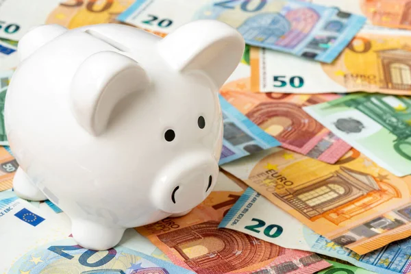 Piggy Money Box Μετρητά Ευρώ Closeup Χρηματοδοτική Έννοια — Φωτογραφία Αρχείου