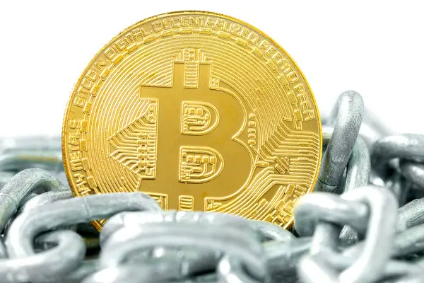 Bitcoin Está Acorrentado Uma Corrente Vista Perto — Fotografia de Stock