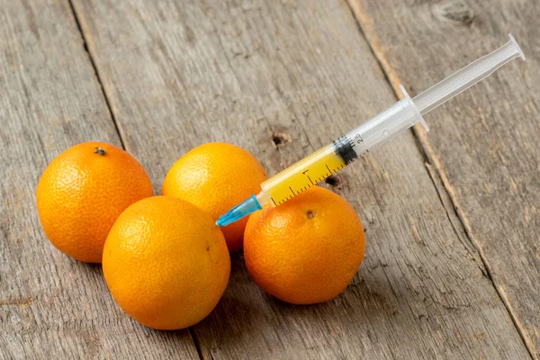 Syringe Mandarins Concept Genetically Modified Food Cosmetic Medicine — Stock Photo, Image