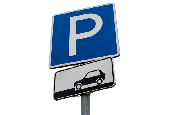 汽车停放标志 在白色背景下隔离的蓝色方块路标 — 图库照片