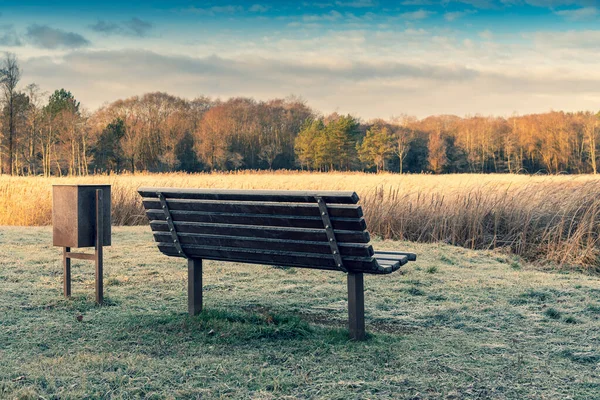 Banc Bois Pour Repos Poubelle Pour Les Déchets Dans Parc — Photo