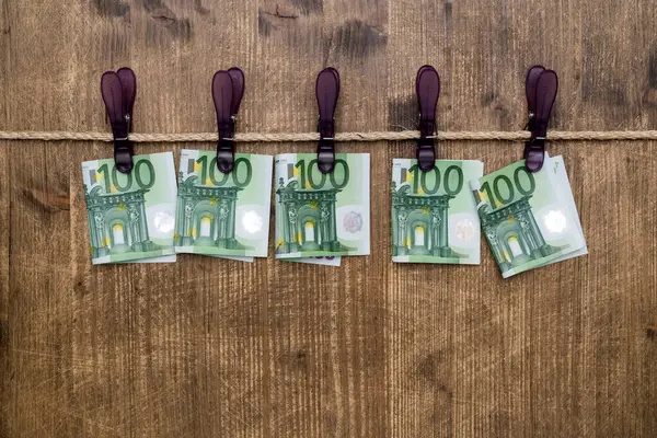 Банкноти Євро Висять Мотузці Одягом — стокове фото